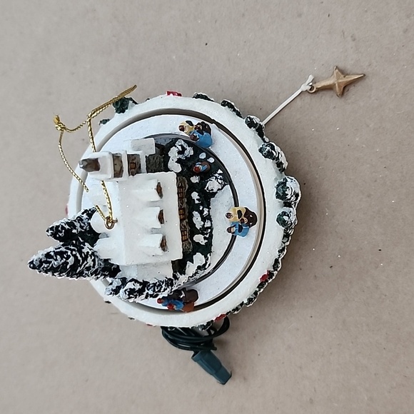 2006 Thomas Kinkade Holiday Celebrations Illuminated Holiday Ornament - Picture 3 of 7